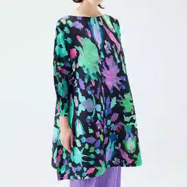 PLEATS PLEASE ISSEY MIYAKE