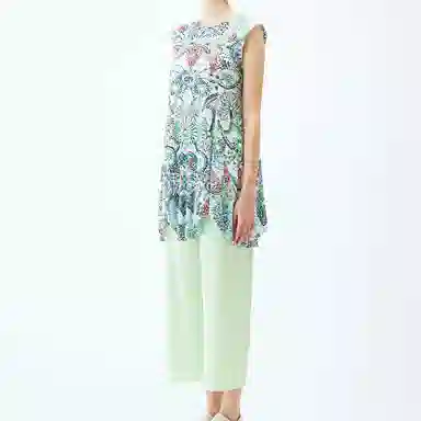 PLEATS PLEASE ISSEY MIYAKE