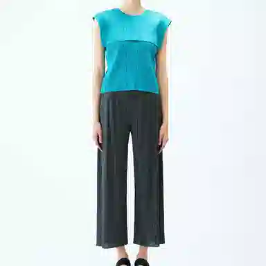 PLEATS PLEASE ISSEY MIYAKE