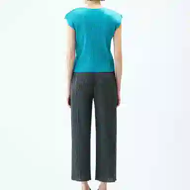 PLEATS PLEASE ISSEY MIYAKE