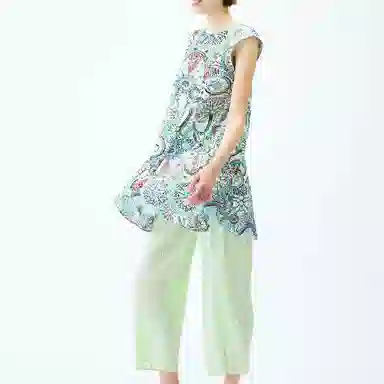 PLEATS PLEASE ISSEY MIYAKE