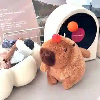 穆熊 开心款卡皮巴拉 拉绳会摇尾巴 玩偶 毛绒挂件 小号高