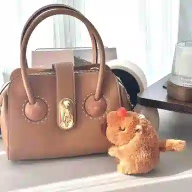 穆熊 开心款卡皮巴拉 拉绳会摇尾巴 玩偶 毛绒挂件 小号高