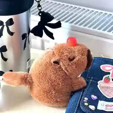 穆熊 开心款卡皮巴拉 拉绳会摇尾巴 玩偶 毛绒挂件 小号高