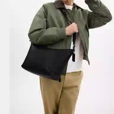 COACH Top Zip Messenger 26