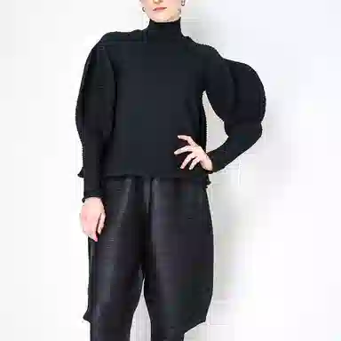 PLEATS PLEASE ISSEY MIYAKE