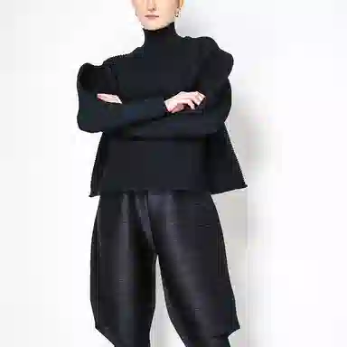 PLEATS PLEASE ISSEY MIYAKE