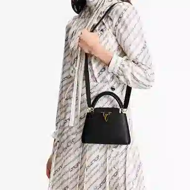 LOUIS VUITTON Capucines Taurillon