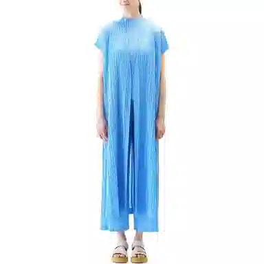 PLEATS PLEASE ISSEY MIYAKE