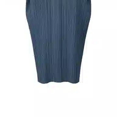 PLEATS PLEASE ISSEY MIYAKE