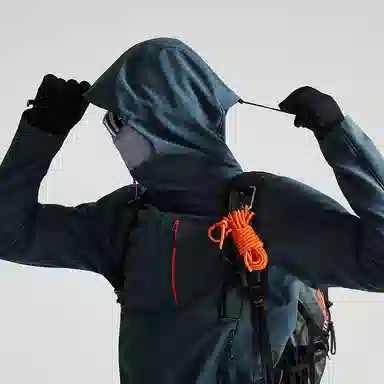 探路者  轻便  软壳衣  男女同款