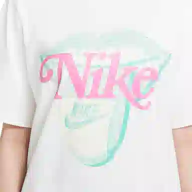 Nike Sportswear Essentials