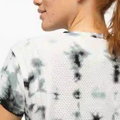 lululemon Train to Be T