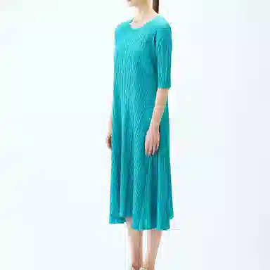 PLEATS PLEASE ISSEY MIYAKE