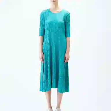 PLEATS PLEASE ISSEY MIYAKE