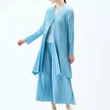 PLEATS PLEASE ISSEY MIYAKE