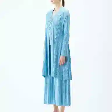 PLEATS PLEASE ISSEY MIYAKE