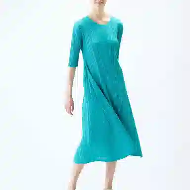 PLEATS PLEASE ISSEY MIYAKE