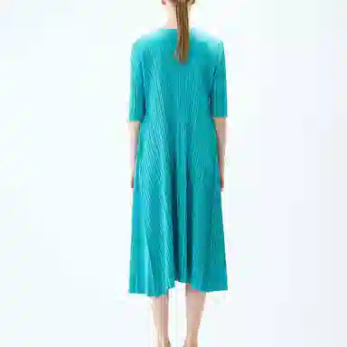 PLEATS PLEASE ISSEY MIYAKE