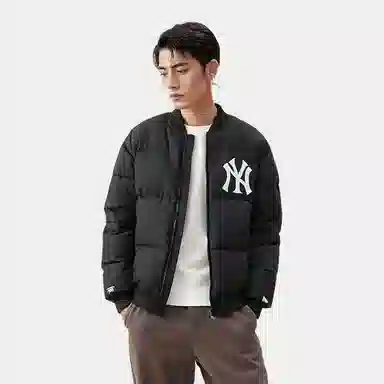 New Era x MLB Yankees Embroidered Logo Jacket