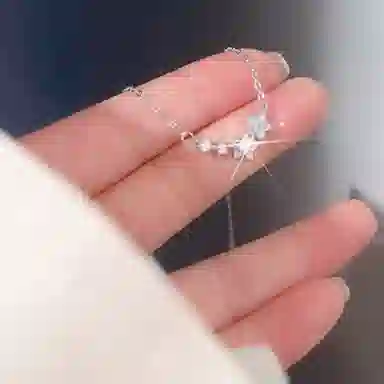 925