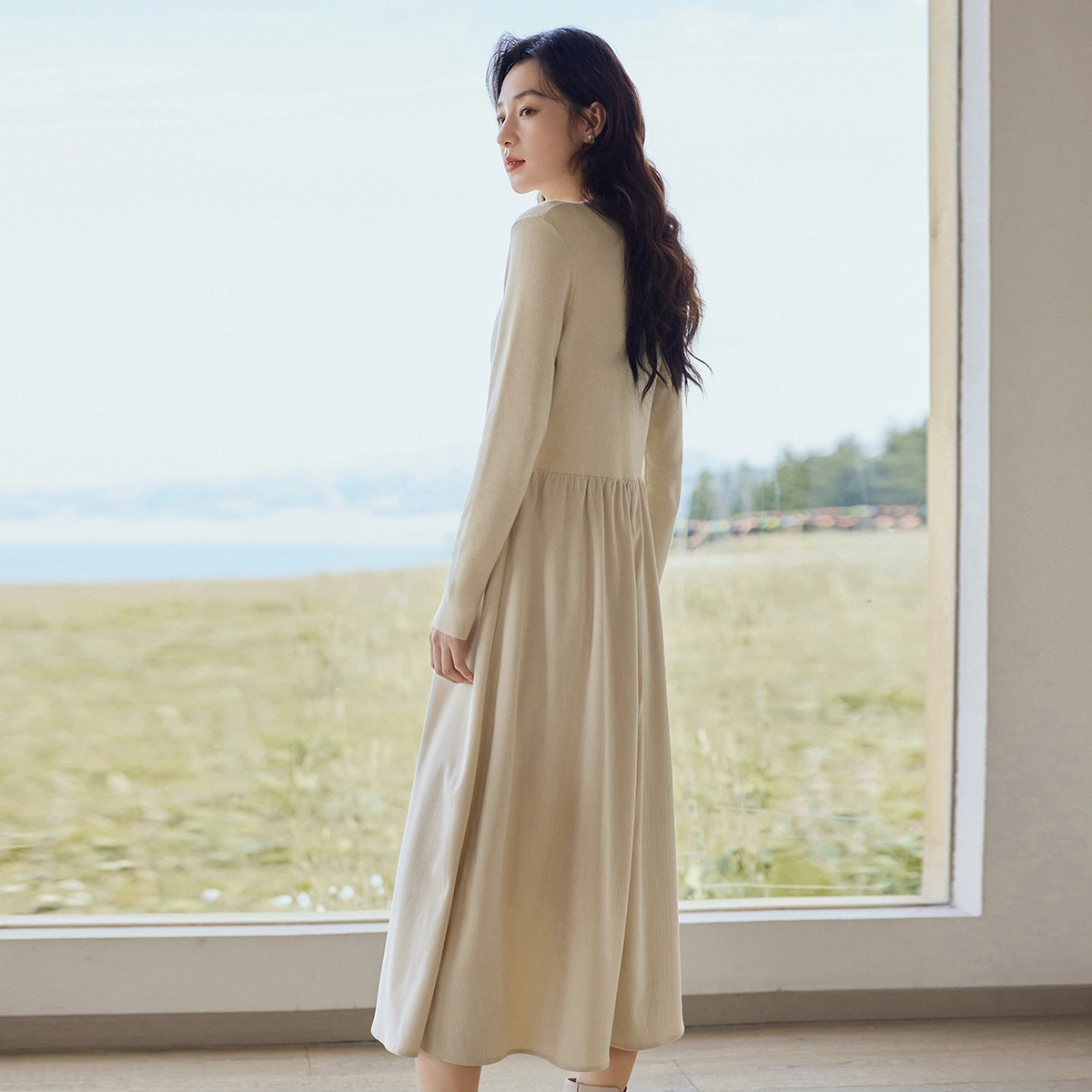 茵曼 休闲纯色宽松高领长袖连衣裙 女款