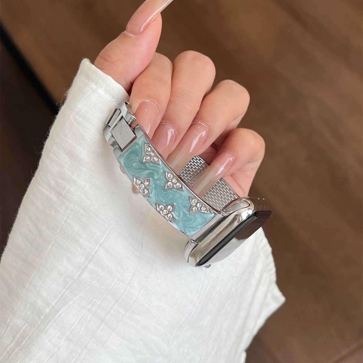 潮流腕 表带 苹果适用 金属材质 镶钻鎏金可调节表带三叶手镯夏日男女通用