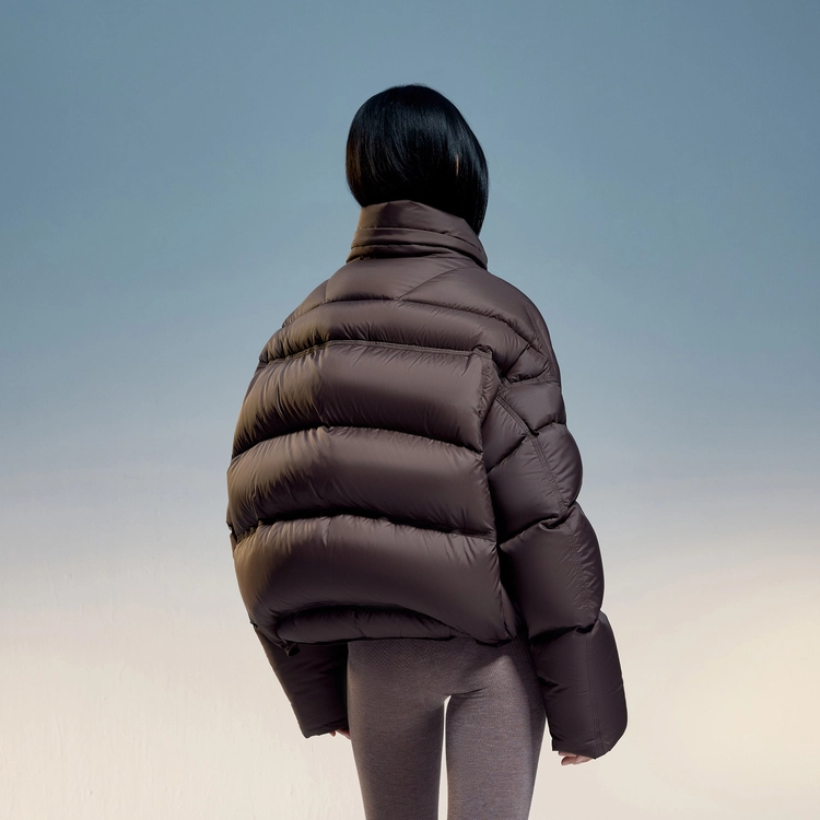 波司登 连帽纯色短款简约时尚羽绒服 女款