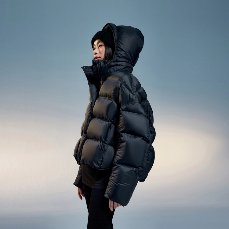 波司登 连帽纯色短款简约时尚羽绒服 女款