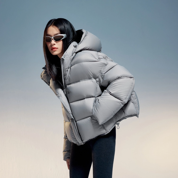波司登 连帽纯色短款简约时尚羽绒服 女款