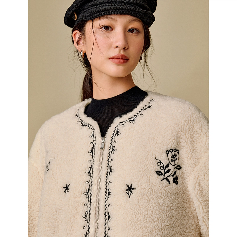 茵曼 游牧重工绣花宽松保暖简约圆领长袖截短外套 女款