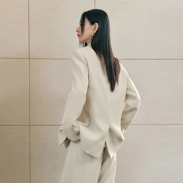 太平鸟 小个子防晒纯色一粒扣舒适长袖西装 女款