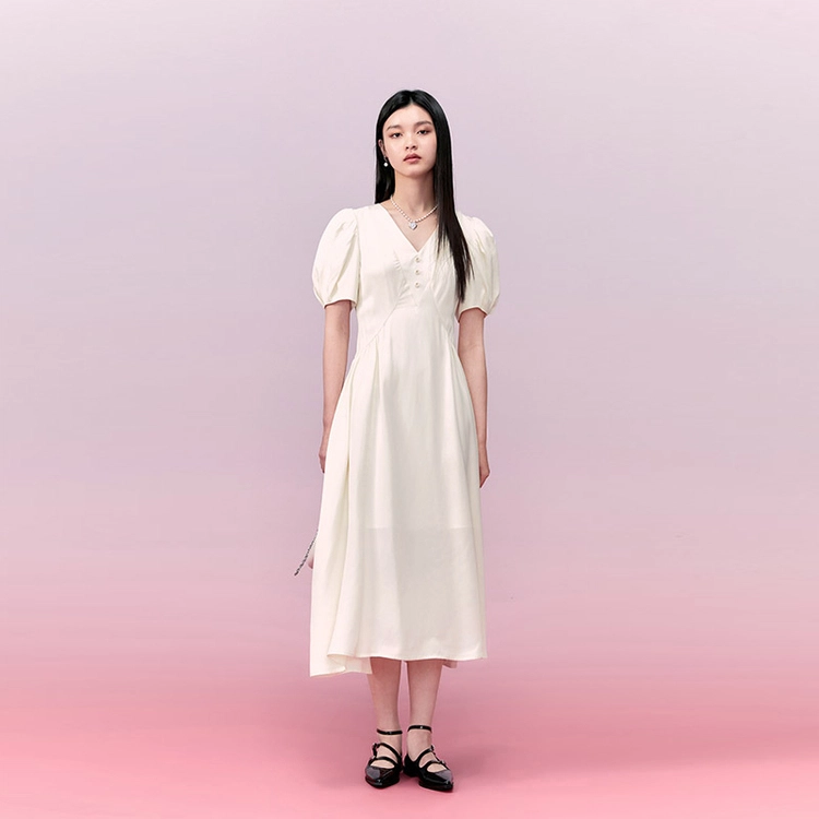太平鸟女装 纯色薄款泡泡袖气质连衣裙 女款