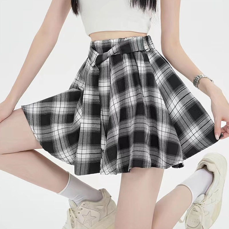 COMMA GIRL A