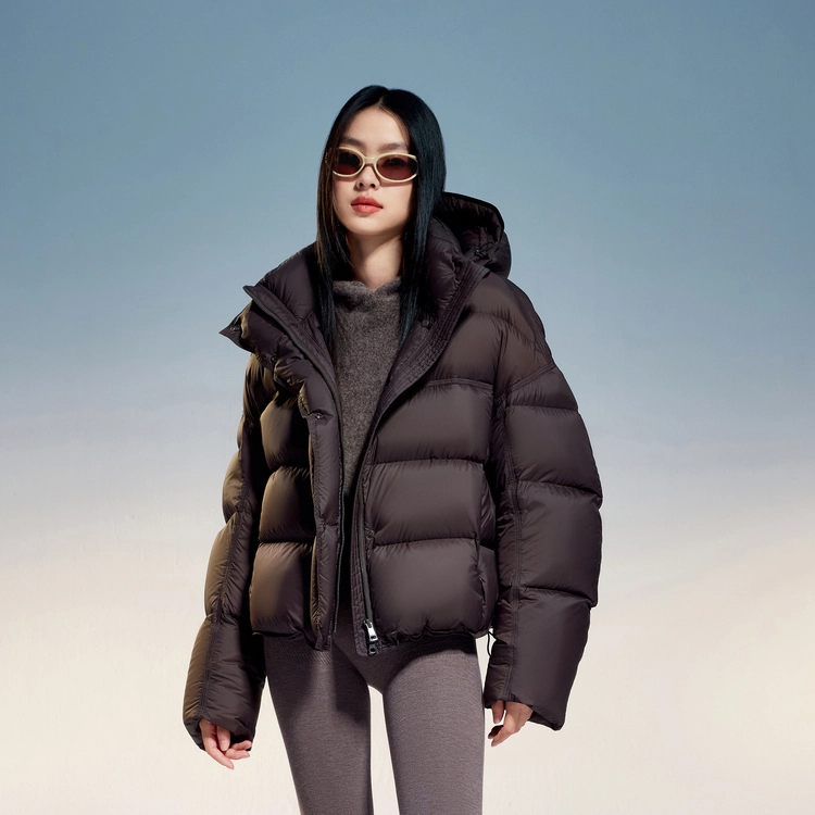 波司登 连帽纯色短款简约时尚羽绒服 女款