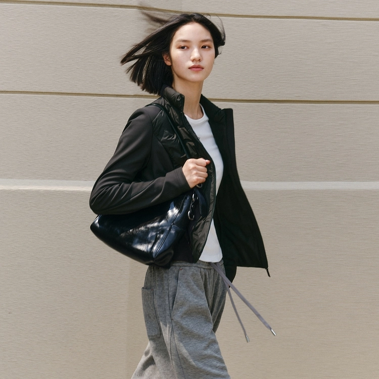 太平鸟 简约时尚轻薄修身白鸭绒排骨羽绒服 女款