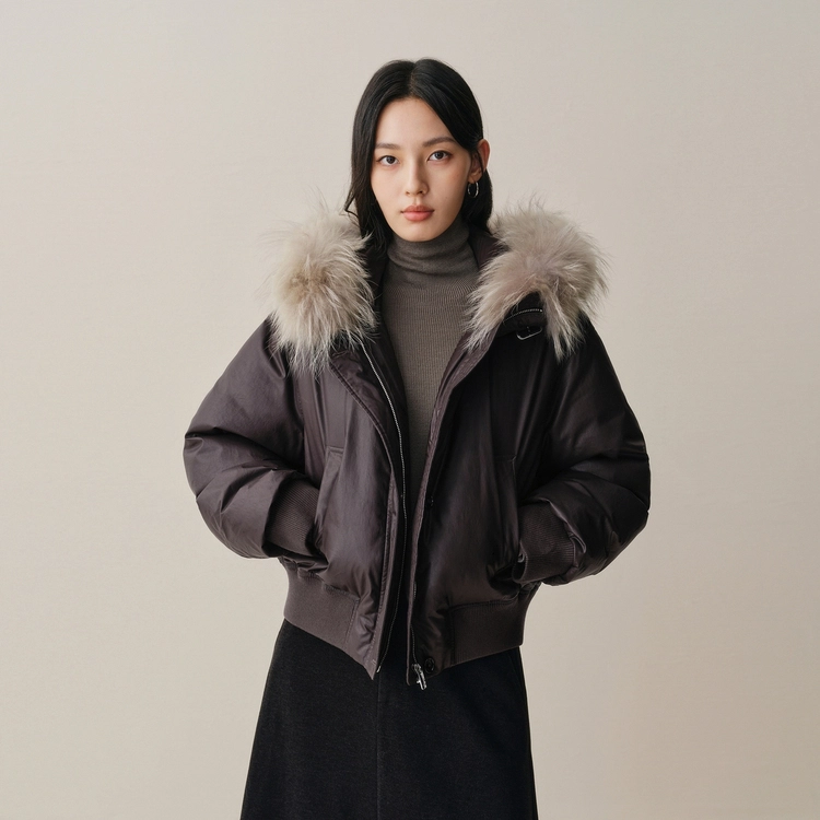 太平鸟 时尚保暖设计感可拆卸貉子毛领白鸭绒外套短款羽绒服 女款