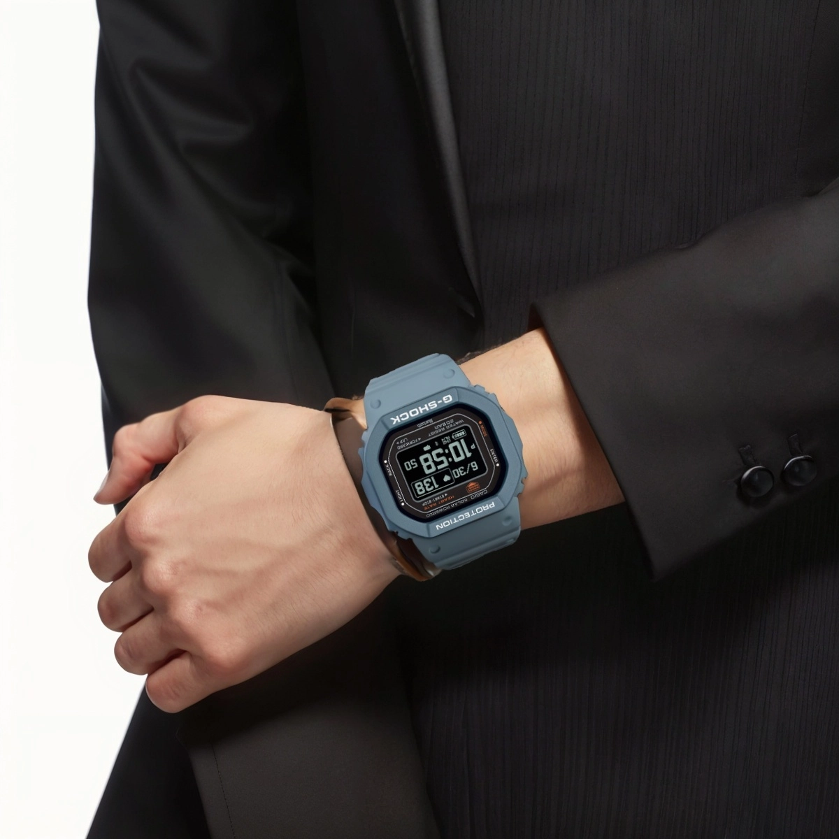 CASIO G-SQUAD 200 DW-H5600-2JR