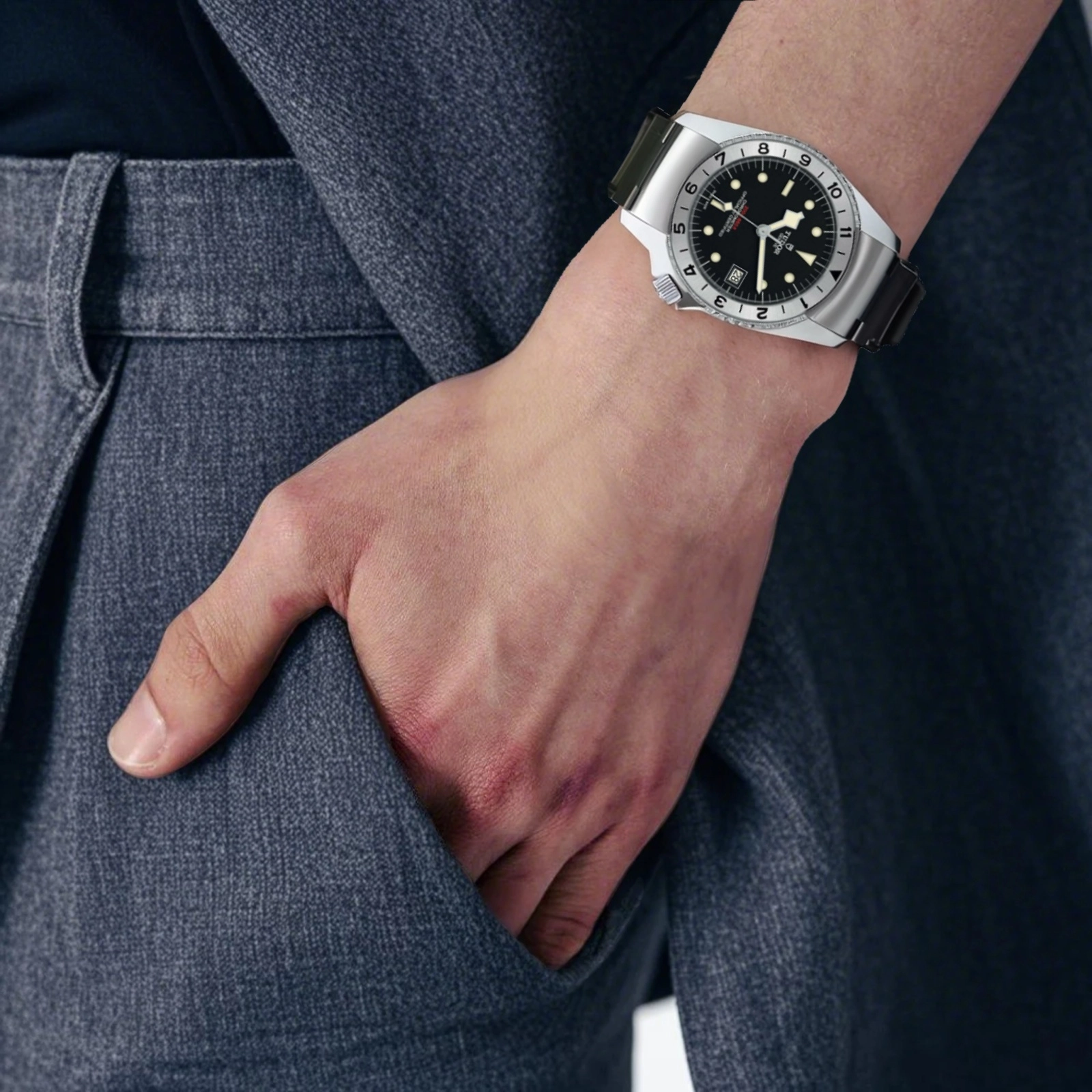 TUDOR 42mm M70150-0001