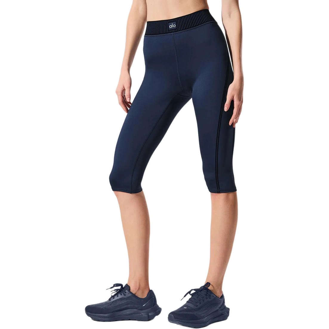alo yoga Airlift Line Up