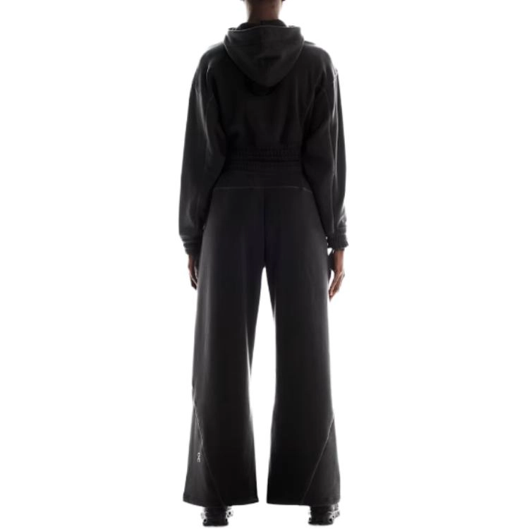 On x FKA twigs Club SS25 LOOSE
