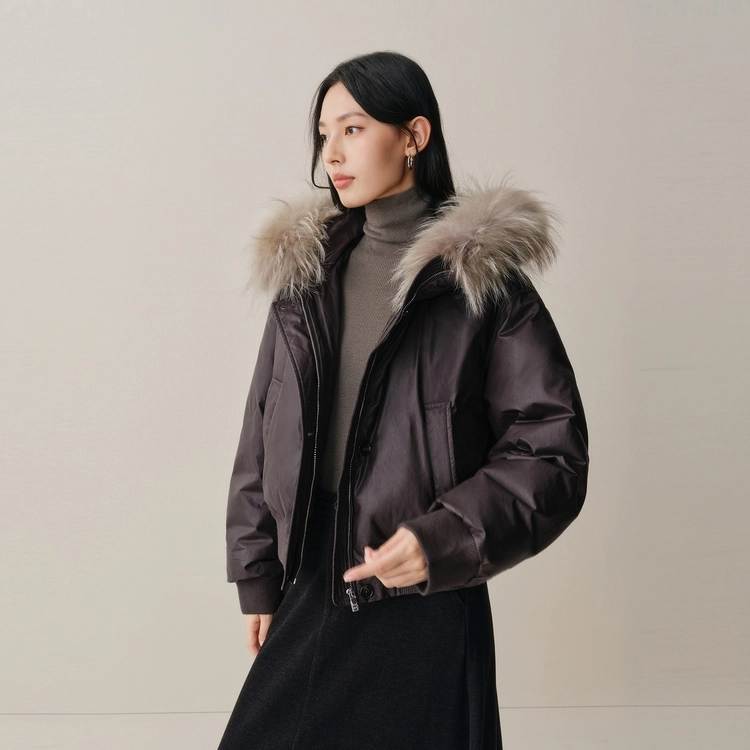 太平鸟 时尚保暖设计感可拆卸貉子毛领白鸭绒外套短款羽绒服 女款
