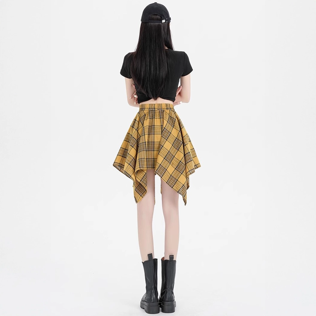 COMMA GIRL A