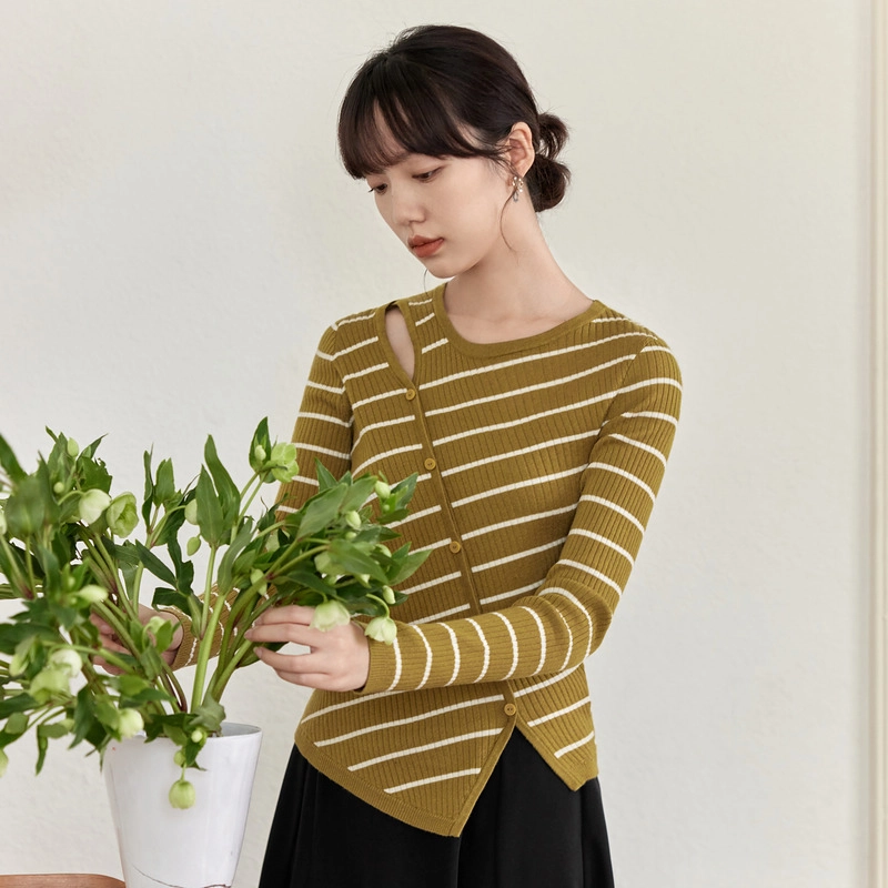 茵曼 条纹镂空肩部圆领长袖针织毛衣 女款
