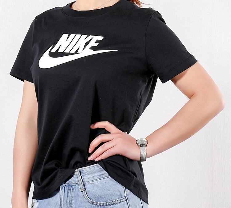 Nike Sportswear Essential LogoT