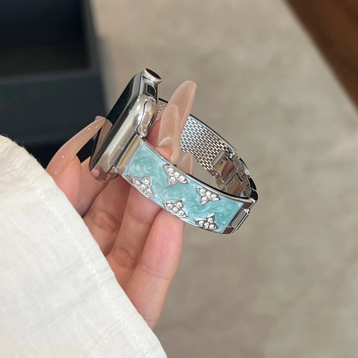 潮流腕 表带 苹果适用 金属材质 镶钻鎏金可调节表带三叶手镯夏日男女通用