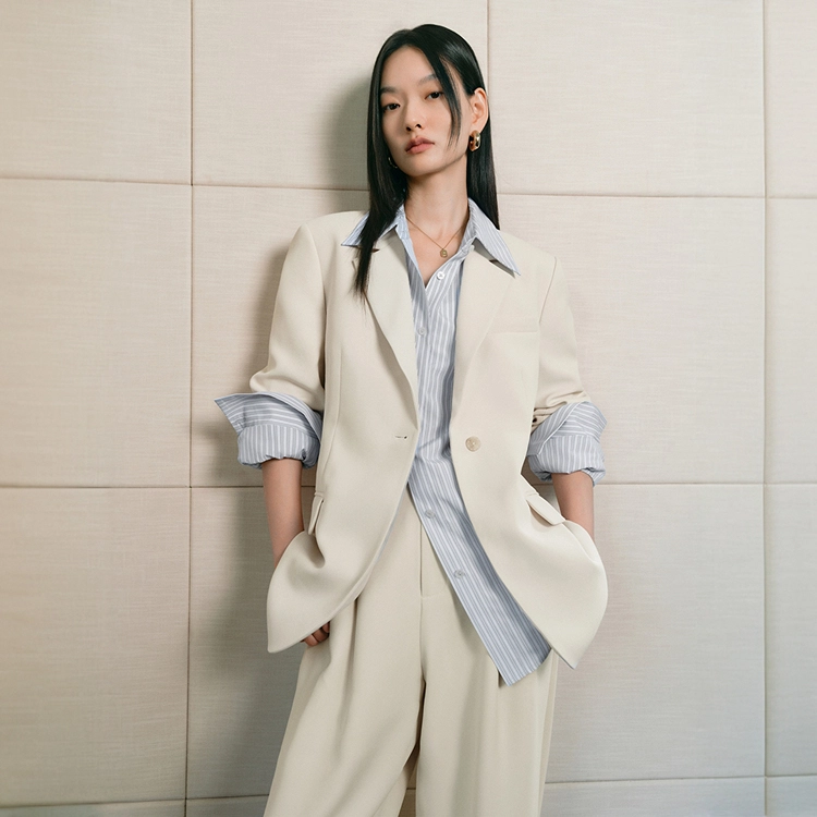 太平鸟 小个子防晒纯色一粒扣舒适长袖西装 女款