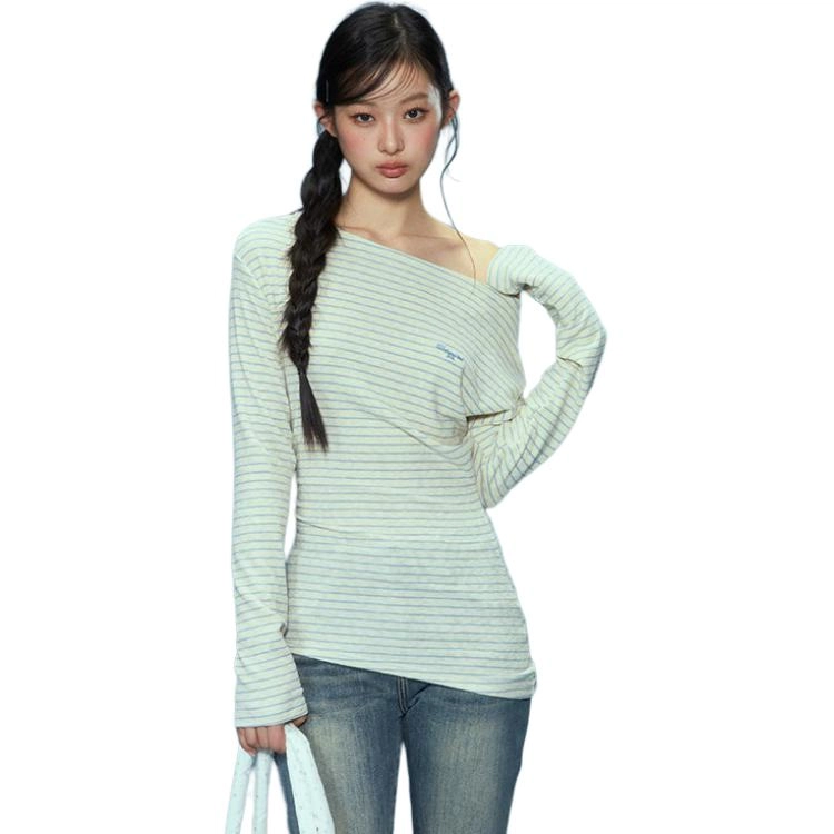 WEEKEND HUB T