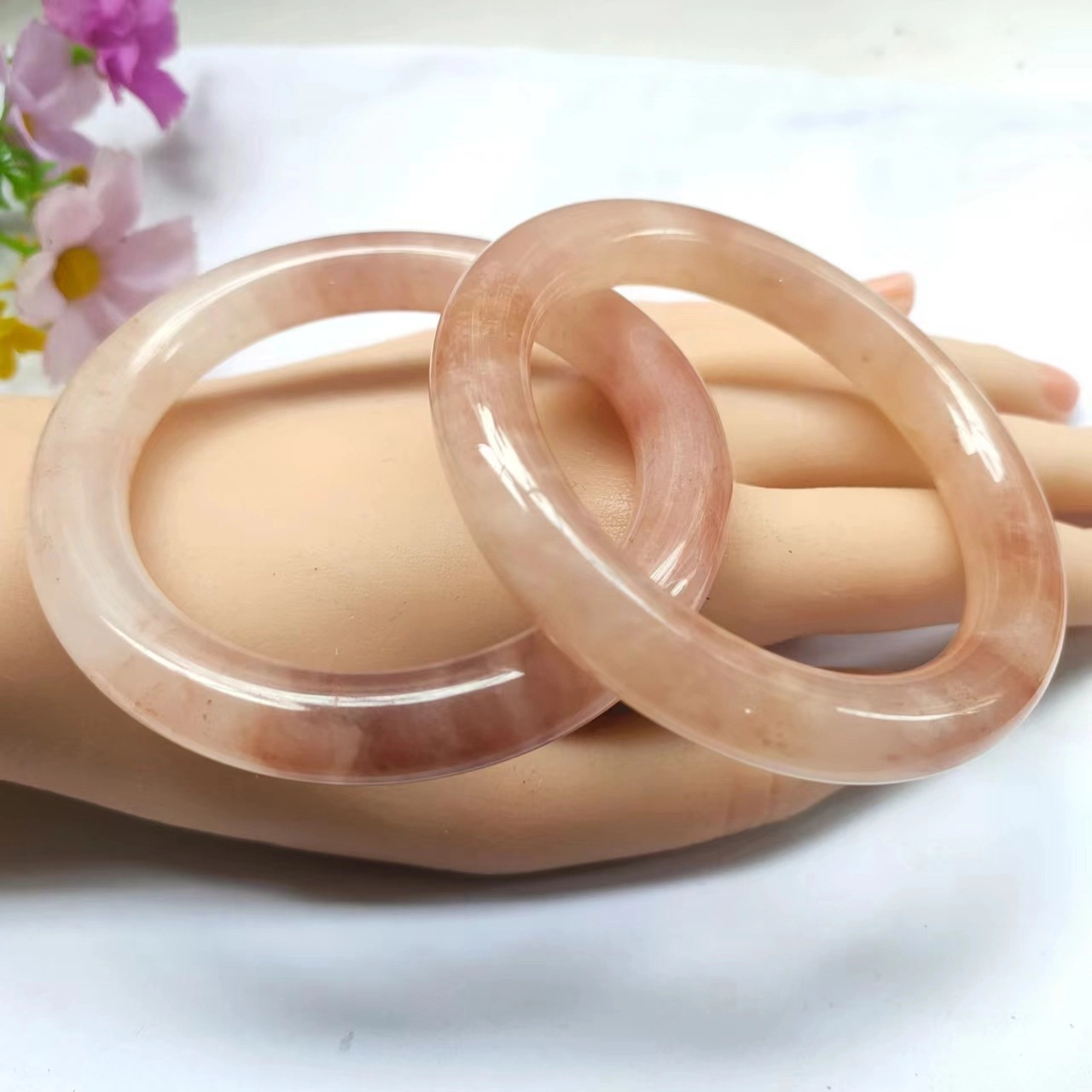 翠匠人 【臻萃.好物】胖圆条 小众轻奢四季浪漫 桃花酿圆条 色泽温润 质地细腻 招桃花 金丝玉 手镯 女款