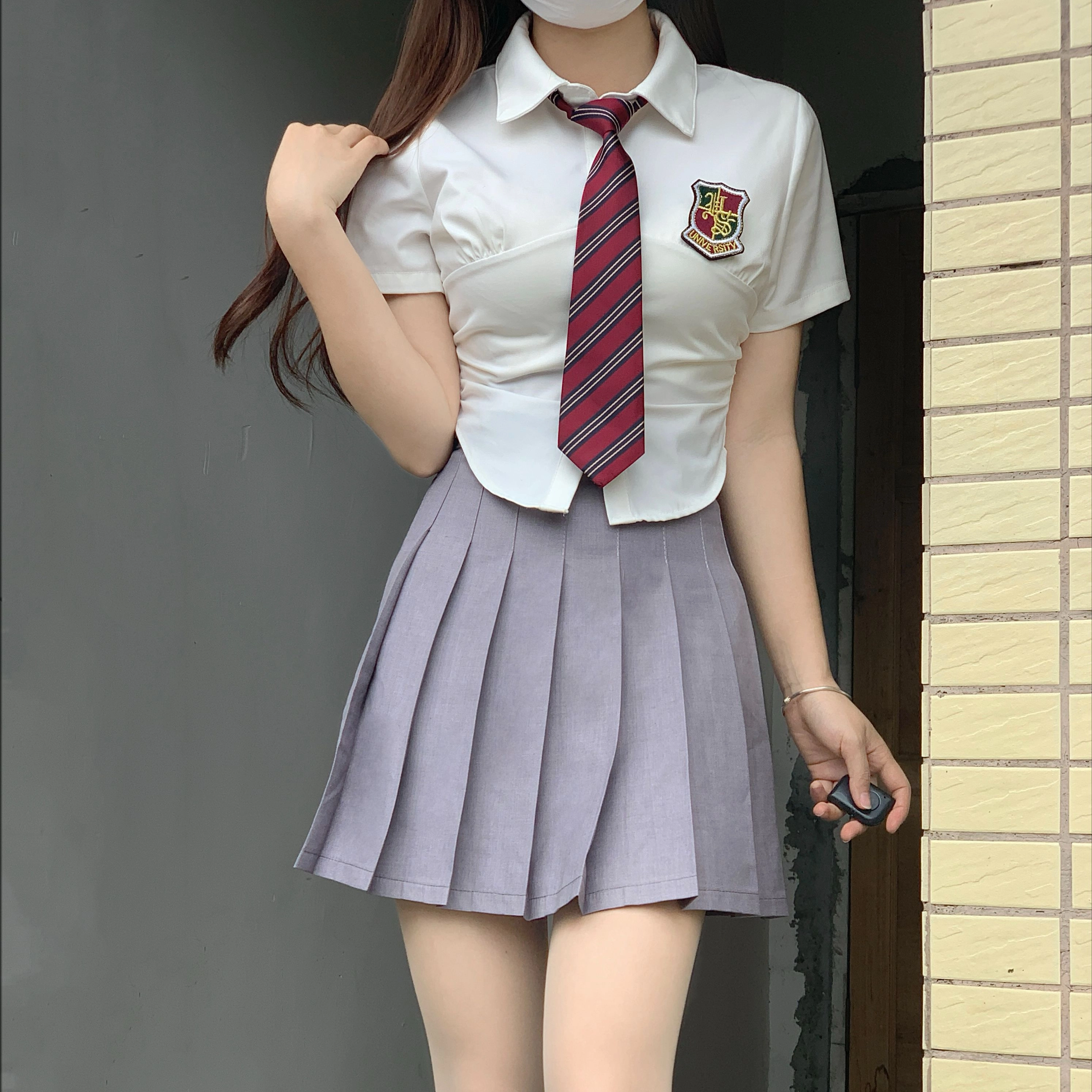 九条喵 收腰修身徽章领带短袖衬衫制服上装 女款 白色